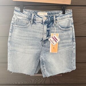 NWT Risen Tummy Control Light Wash Raw Hem  Jean Shorts M